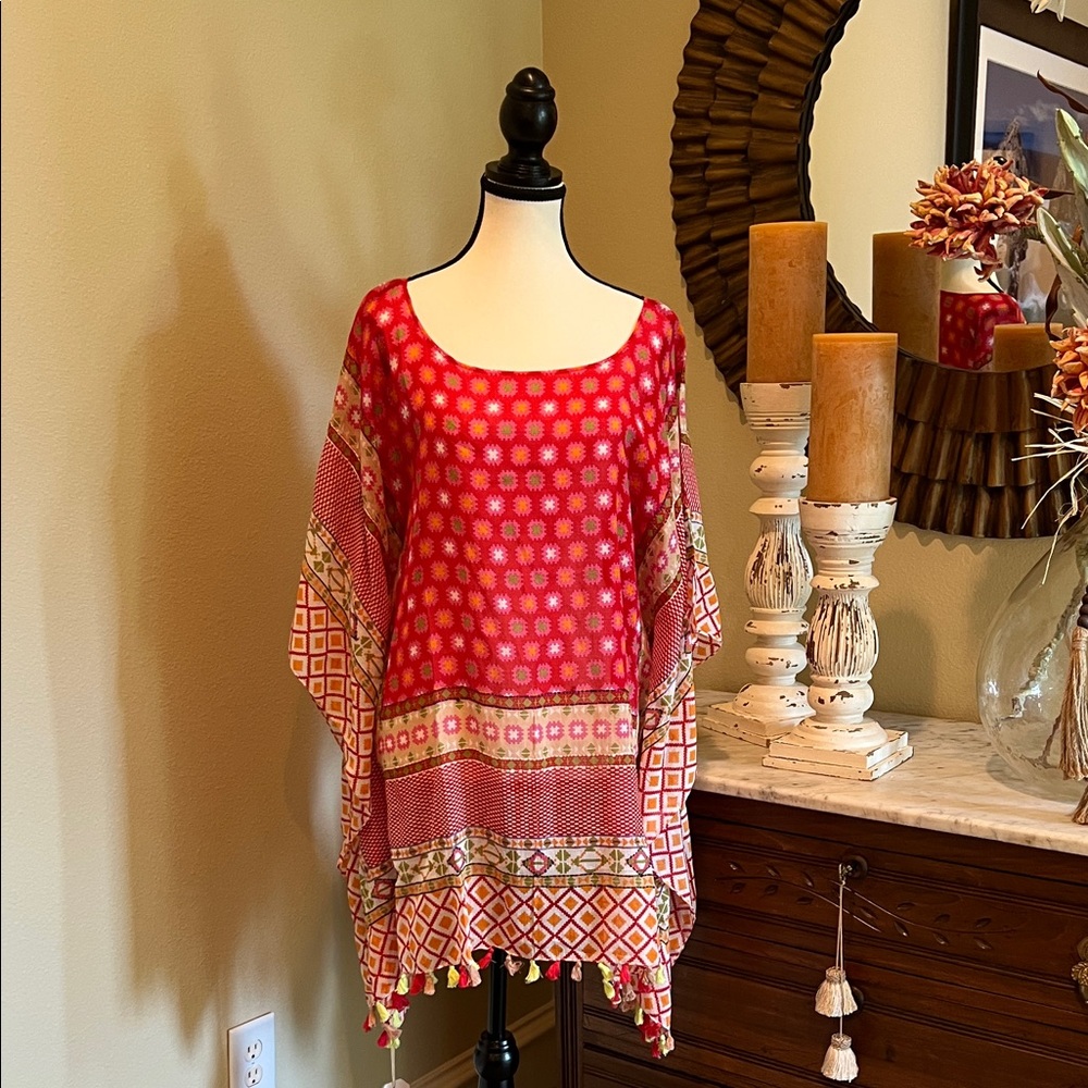 Chic Red and White Patterned Tunic Top